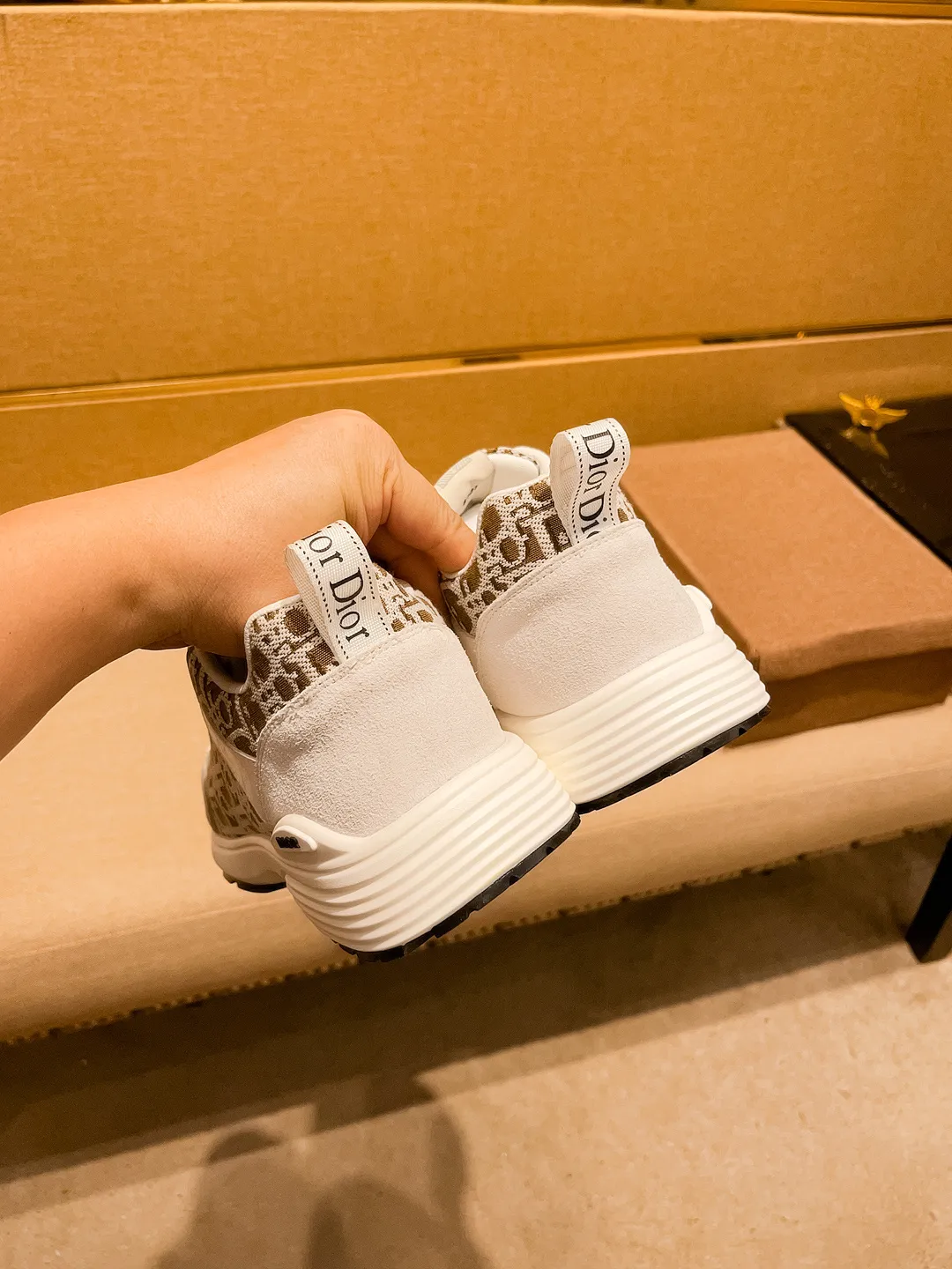 Men's shoes 💰 440💰【Dior】🔥 High-end men's shoes brand official website 1:1 latest masterpiece: the upper is made of Italian imported first-layer cowhide with a comfortable and breathable lining➕original non-slip and wear-resistant outsole🔥, making walking more convenient and comfortable! An exclusive new model, a stunning work, a beautiful 1:1 replica [color] compared to the official quality! Create a fashionable personality to set off your uniqueness! A must-have for trendy men! Classic🔥Size: 38-44 Color: 🔥Multiple colors available🔥.